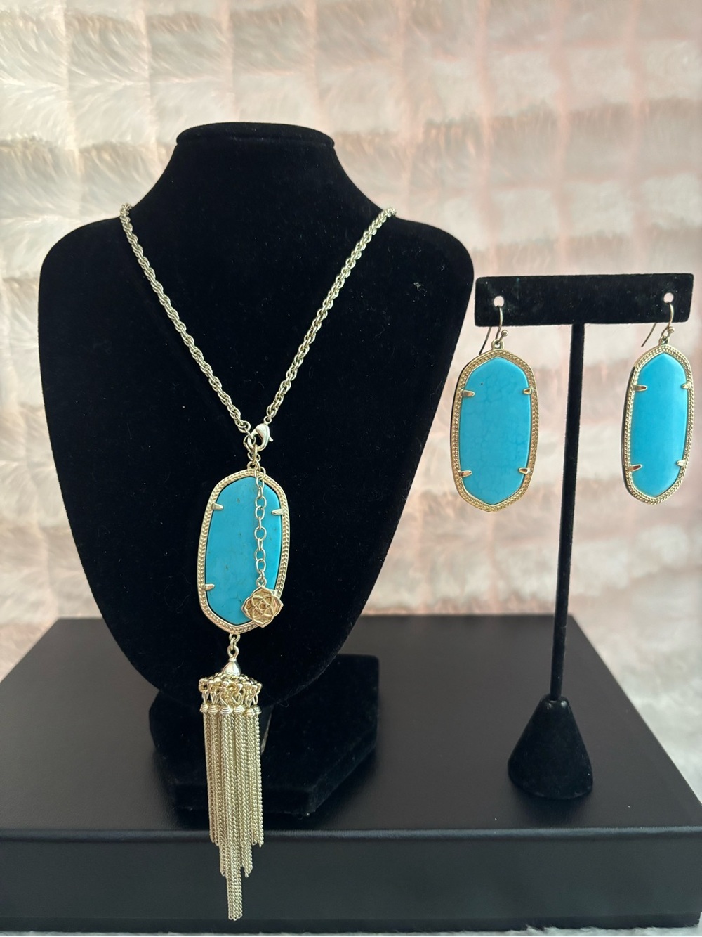 Kendra Scott Blue Oval Pendant Necklace and Earrings Set - Gold Trim